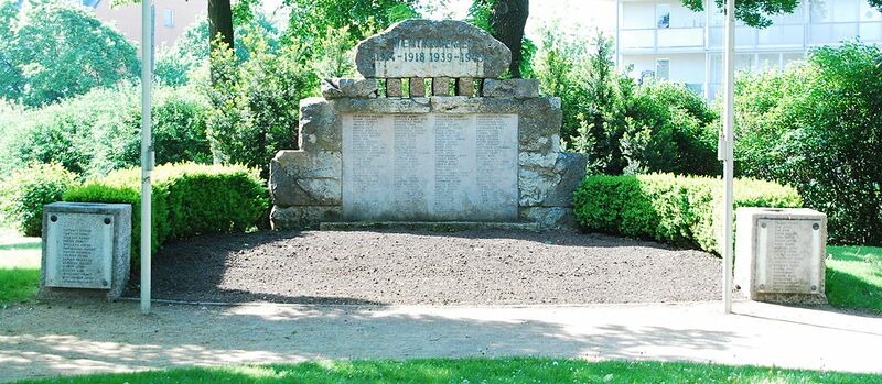 Datei:22 Kriegerdenkmal Jazzpark.jpg