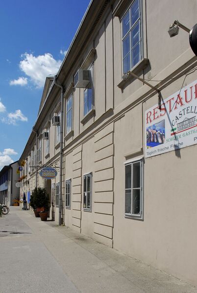 Datei:22 Schloss Essling.jpg