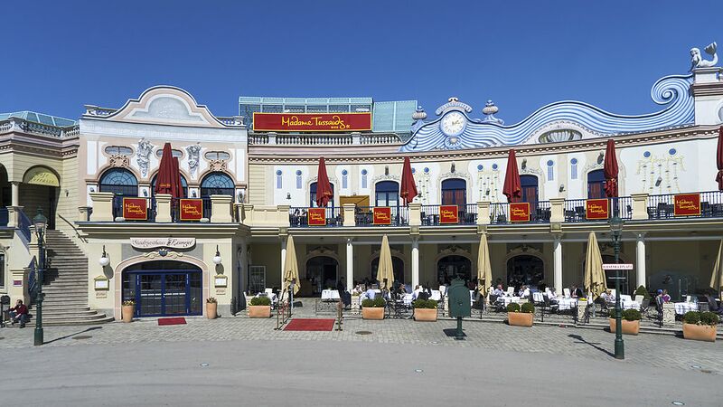 Datei:2 Madamme Tussauds.jpg