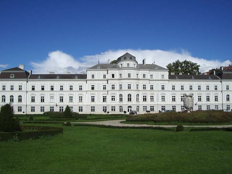 Datei:2 Palais Augarten.jpg