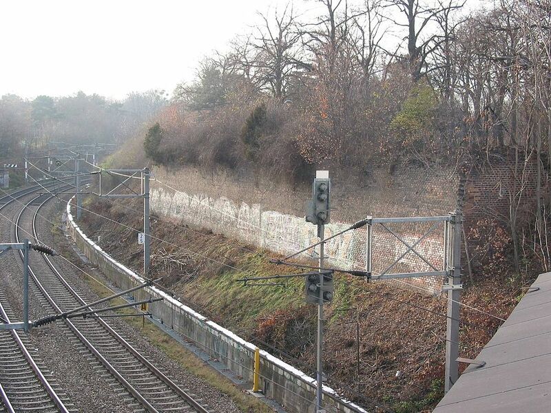 Datei:3 Linienwall.jpg