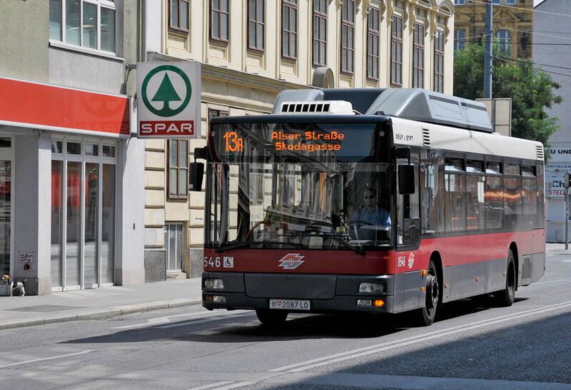 Datei:6 13A Autobus.jpg