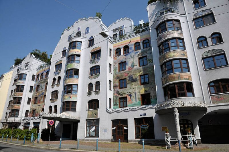 Datei:6 Arik Brauer Haus.jpg