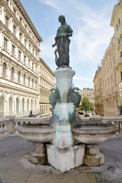 Datei:6 Gänsemädchenbrunnen.jpg