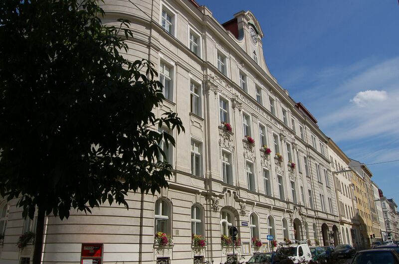 Datei:7 Bezirksamt Neubau.jpg