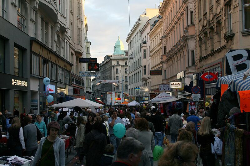 Datei:7 Neubaugasse Flohmarkt.jpg