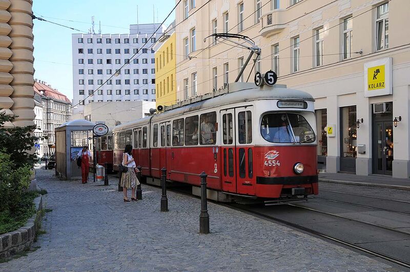 Datei:8 5 Straßenbahn.jpg