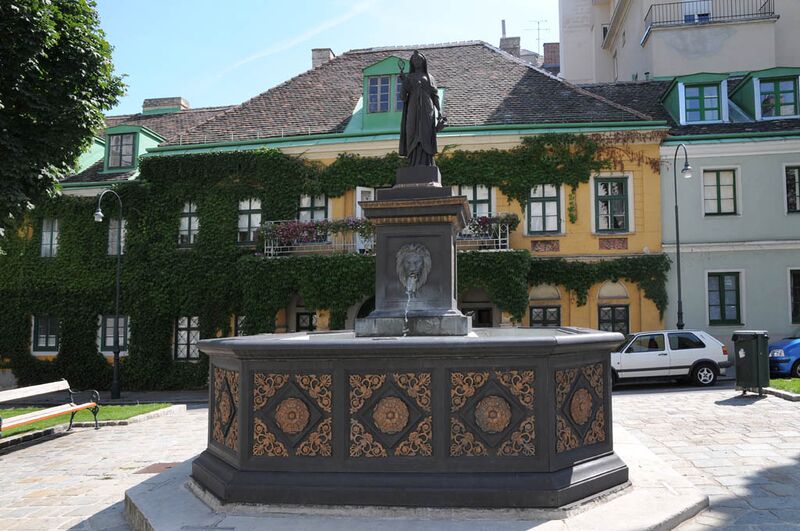 Datei:8 Isisbrunnen.jpg