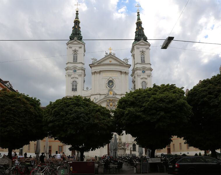 Datei:8 Piaristenkirche Maria Treu.jpg