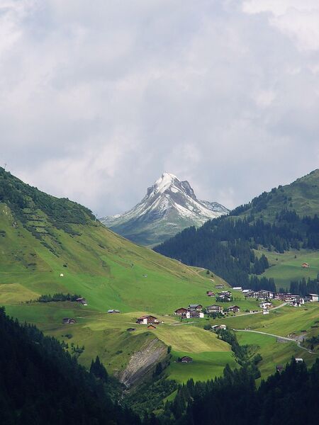 Datei:Alpen Oberlech.jpg