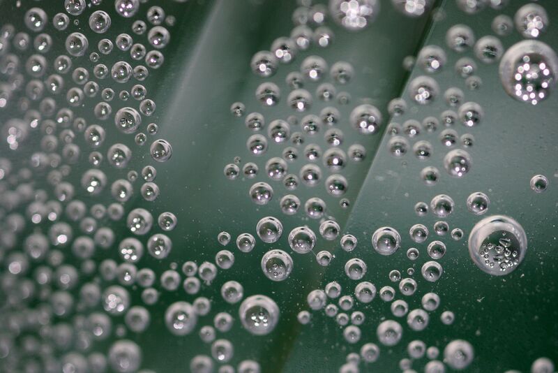 Datei:Aufsteigende Luftblasen.jpg