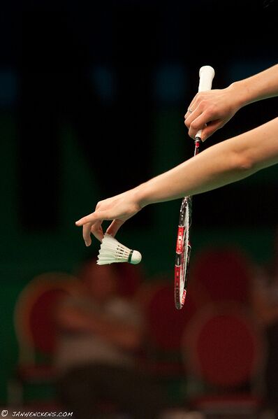 Datei:Badminton Aufschlag.jpg