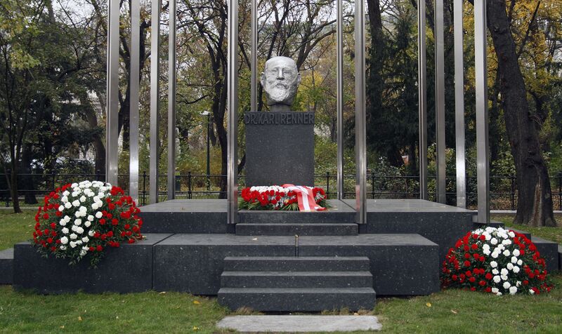 Datei:Büste Karl Renner.jpg