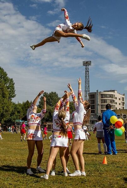Datei:Cheerdance hochformat.jpg