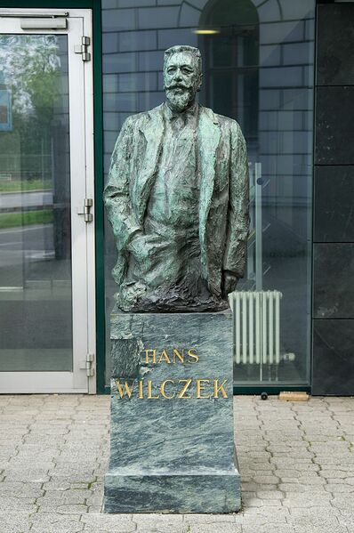 Datei:Denkmal Wilczek.jpg