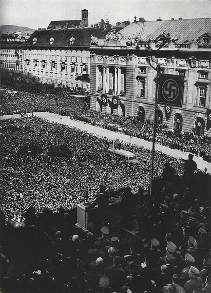 Datei:Heldenplatz 1938.jpg