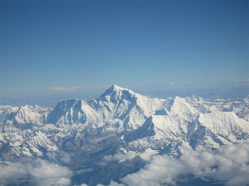 Datei:Mount Everest Flugzeug.jpg