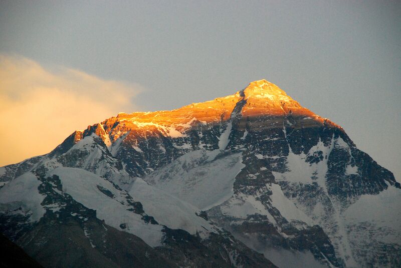 Datei:Mount Everest Sonnenuntergang.jpg