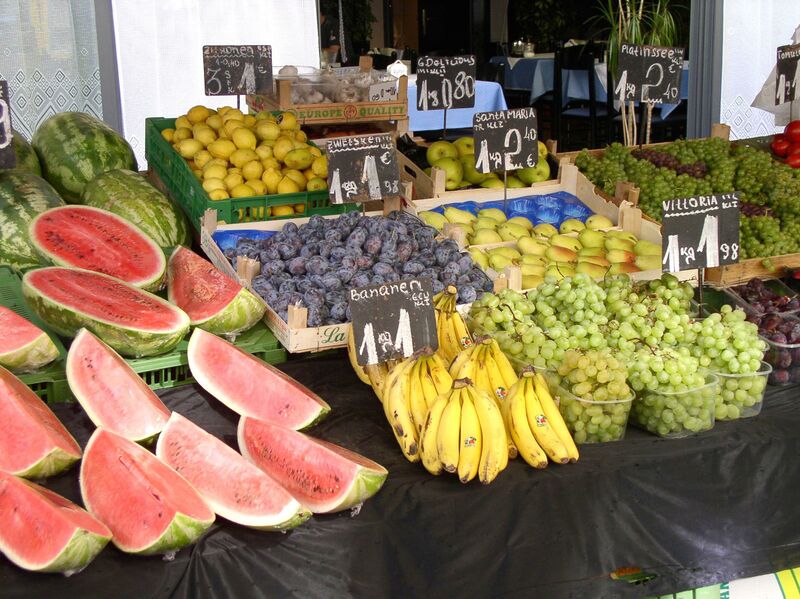 Datei:Obst Marktstand.jpg