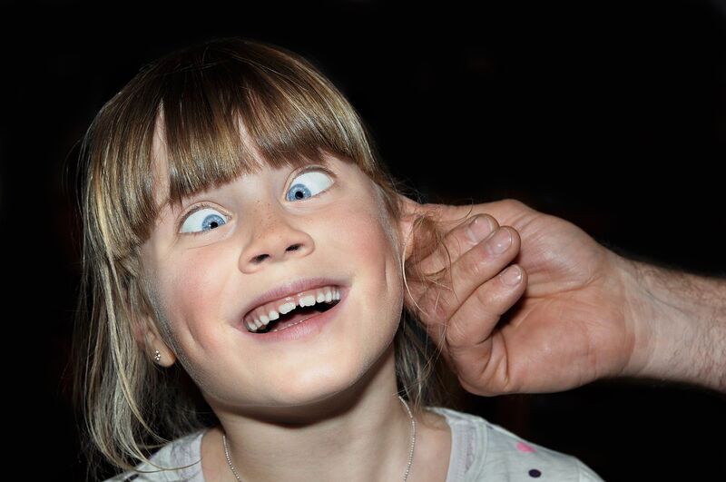 Datei:Ohren langziehen.jpg