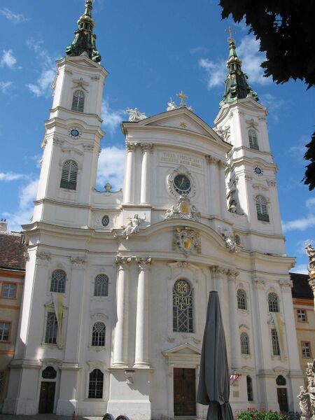 Datei:Piaristenkirche Maria Treu.jpg