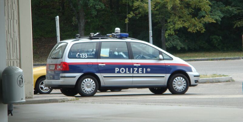 Datei:Polizei Streifenwagen.jpg