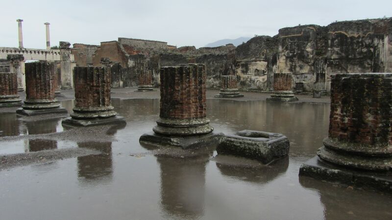 Datei:Pompeji Tempel.jpg