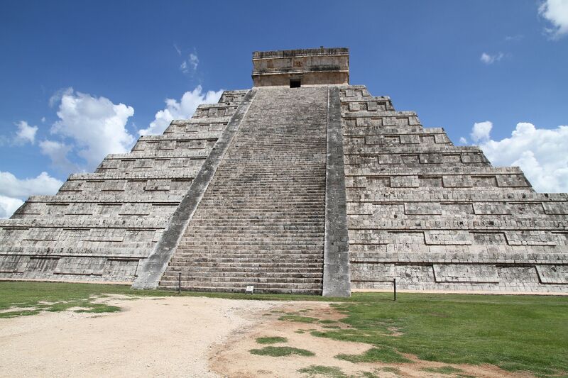 Datei:Pyramide Mayas.jpg