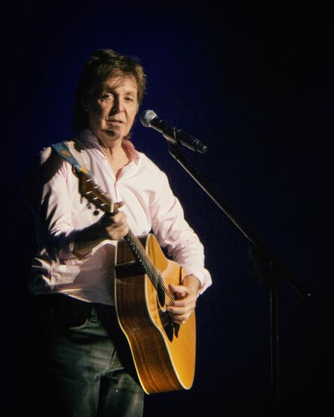 Datei:Sir Paul McCartney 2016.jpg