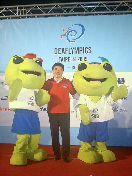 Datei:Sommer Deaflympics Maskottchen 2009.jpg