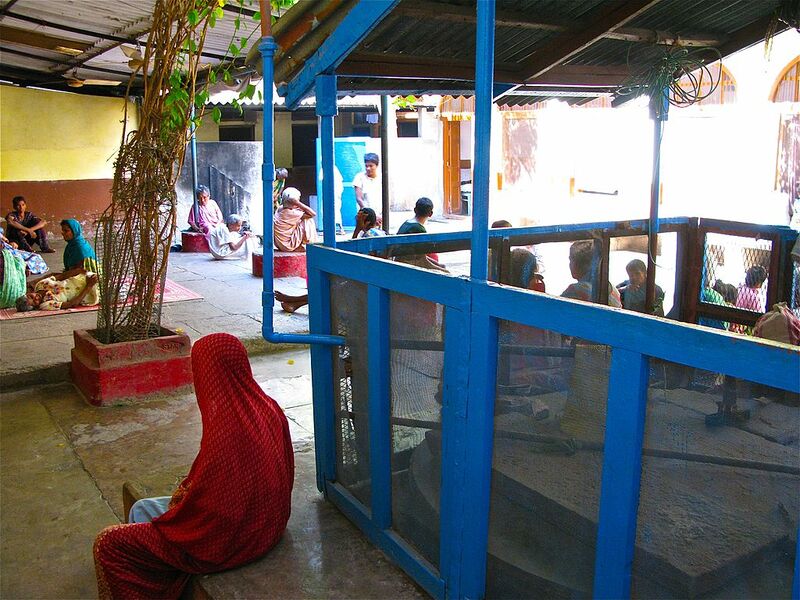 Datei:Spital Varanasi.jpg