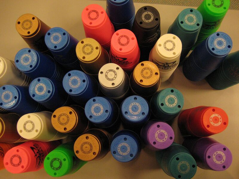 Datei:Sport Stacking Becher.jpg