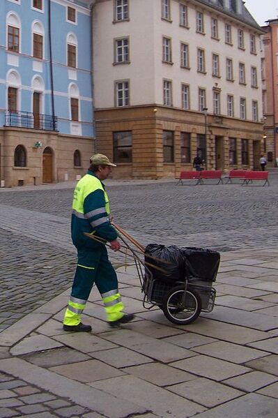 Datei:Straßenkehrer.jpg
