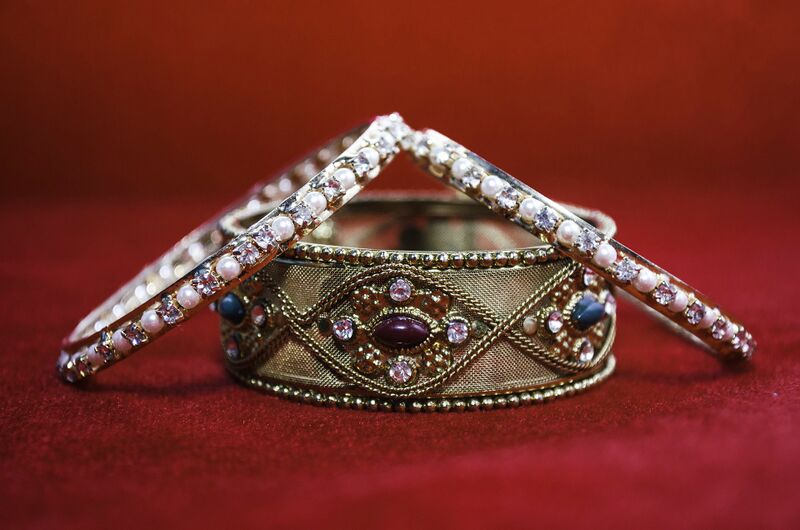 Datei:Strass Armreif.jpg