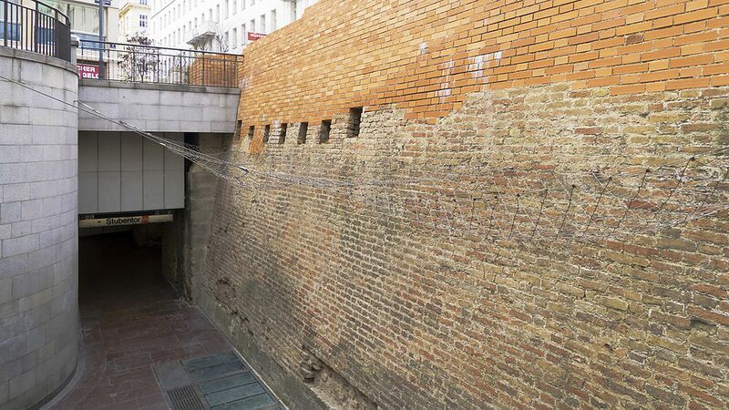 Datei:Stubentor Stadtmauerreste.jpg