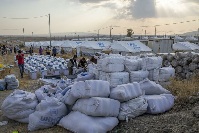 Datei:UNHCR Zeltlager und Hilfsgüter.jpg