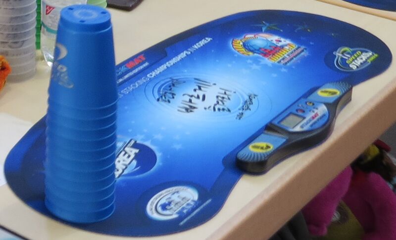 Datei:Unterlage Sport Stacking.jpg