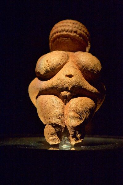 Datei:Venus von Willendorf.jpg