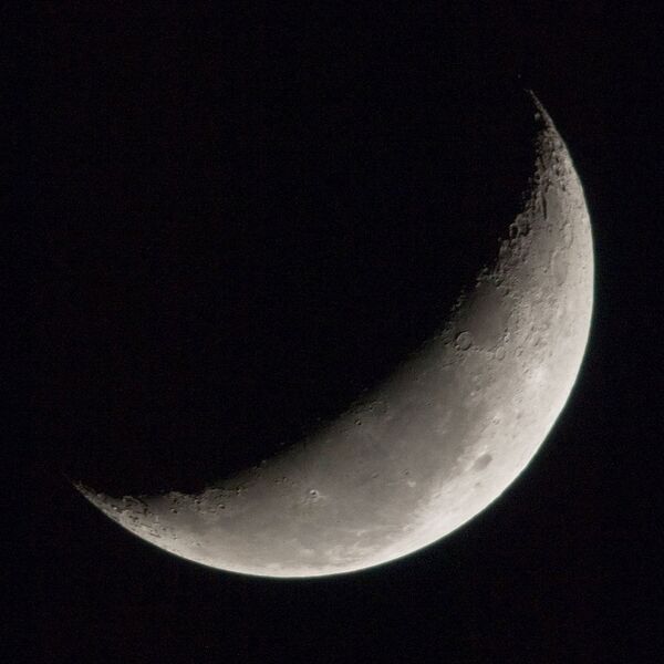 Datei:Zunehmender Sichelmond.jpg